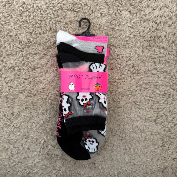 Betsey Johnson Accessories - Betsey Johnson Halloween Ghost Socks - Black and White
